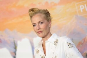Gillian Anderson confronts ‘distracting’ superfans outside theater